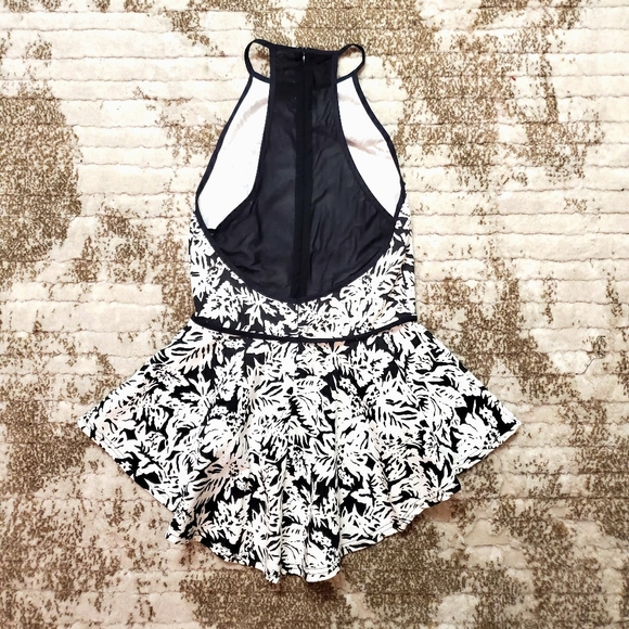 🍒2/$22 Floral Peplum Top - Picture 2 of 4